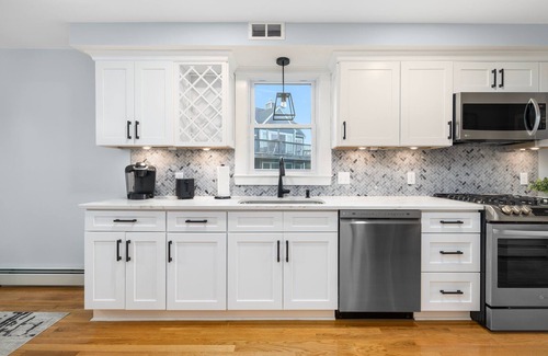 Edgewood House | Yachts of Fun in Pawtuxet Village Cranston!