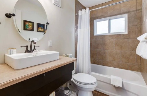 Dead Man's Flats Condo | Yam 16/17 - 2 Bedroom King/Queen