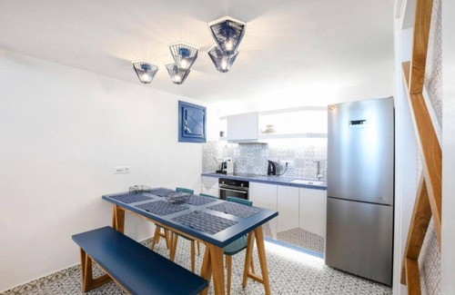 Monolithos House | Yang Villa in Monolithos Beach, next to Fira, close to airport