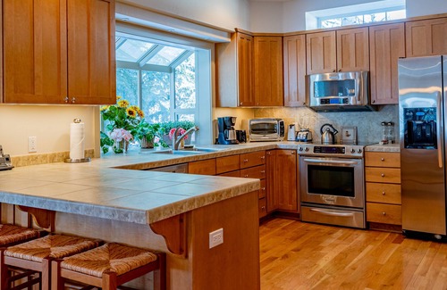 Twin Creeks House | Yeager Private Home - Room For the Whole Family with Elkhorn Hot Tub