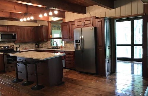 Mammoth Cave House | Year-round 3BR/2BA Lake front - Nolin State Park (1mile) -Mammoth Cave (30min)