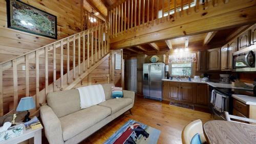 Newport House | Yellow Cabin on the River cabin