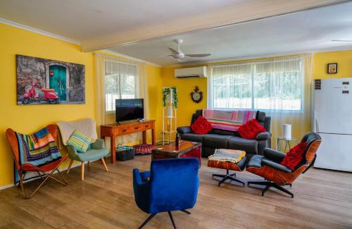 Agnes Water House | Yellow Cottage - bush and beach