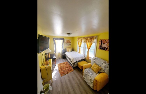 Dover House | Yellow Rm Dover- Del State, Bayhealth- Dov Base
