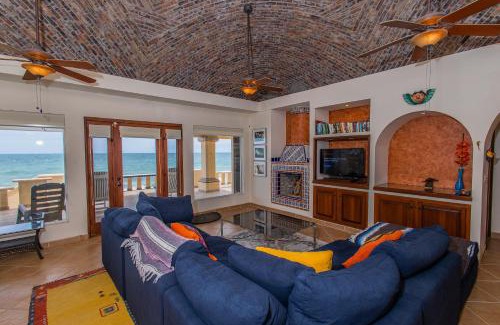 Las Conchas Villa | Yellow Rose