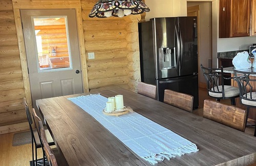 Bouvet Island House | Yellowstone Getaway – Luxury Log Cabin Near Madison River & Big Sky