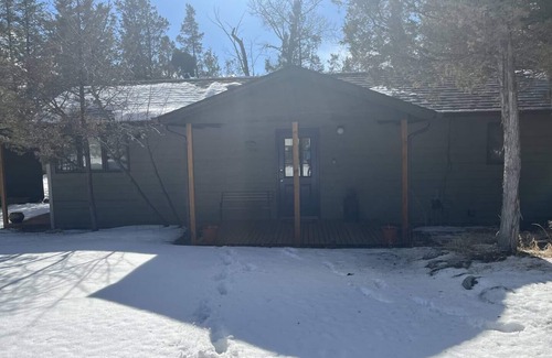 Livingston House | Yellowstone Pines: Private River Retreat at Pine Creek