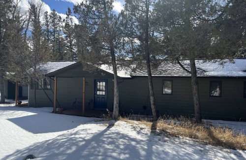 Livingston House | Yellowstone Pines: Private River Retreat at Pine Creek