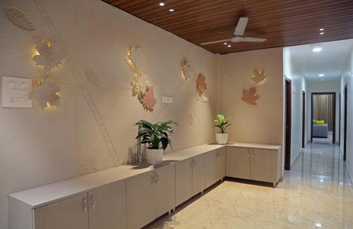 Serilingampally Apartment | Yendluri's- QueenBed Room-9 Kondapur, Gachibowli