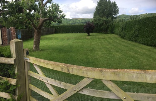 Little Malvern Cottage | YEW TREE COTTAGE, pet friendly, character holiday cottage in Malvern