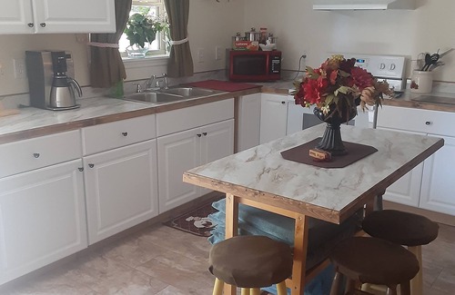 Young Harris House | Yewitcenter - "The Burrow" - PETS GO 4 FREE!