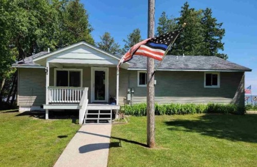 Manistique Cabin | Yoopers Paradise on Indian Lake