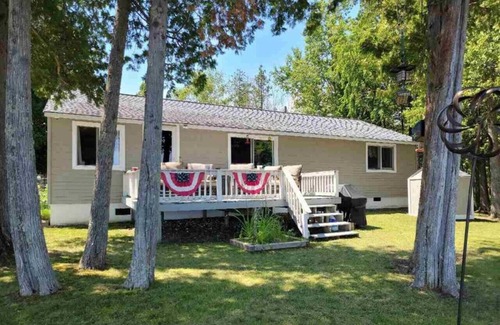Manistique Cabin | Yoopers Paradise on Indian Lake