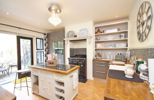 Bognor Regis Cottage | York House, Aldwick - a family house that sleeps 6 guests in 3 bedrooms
