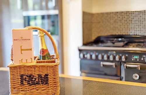 Bognor Regis Cottage | York House, Aldwick - a family house that sleeps 6 guests in 3 bedrooms