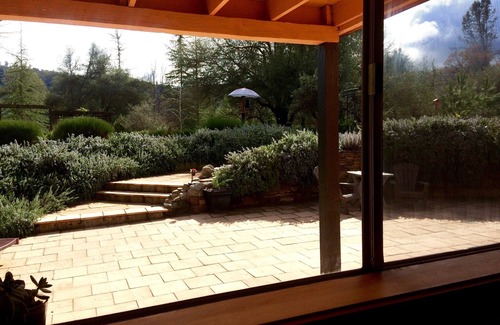 Oakhurst Apartment | Yosemite Dreams Garden Suite. Pet Friendly!