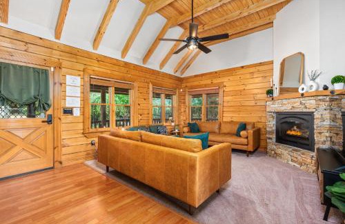 Mariposa House | Yosemite Villa - log cabin with spectacular views & stargazing