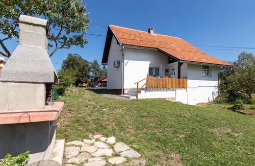 Lovinac House | You can enjoy a relaxing vacation in this beautiful vacation home.
