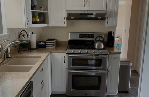 Brookfield House | You found a Gem! Emmersed in seclusion close to it all,4 BRDM SLEEPS 12!