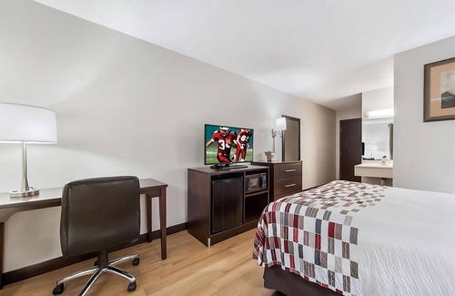 Council Bluffs Hotel | You Found It! Budget-friendly & Pet-friendly Property, Onsite Pool, FREE Parking