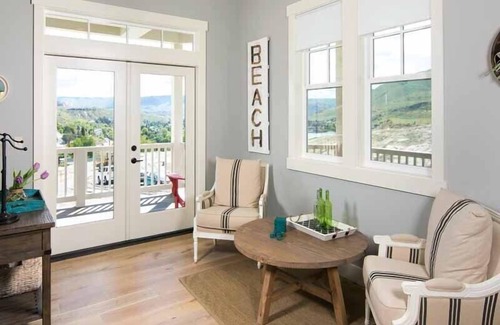 Chelan House | You Had Me At Merlot at The Lookout at Lake Chelan