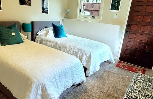 Gig Harbor House | You're close to everything at The Heart of the Harbor. 2BR, 1 BA. 🤩 Location!