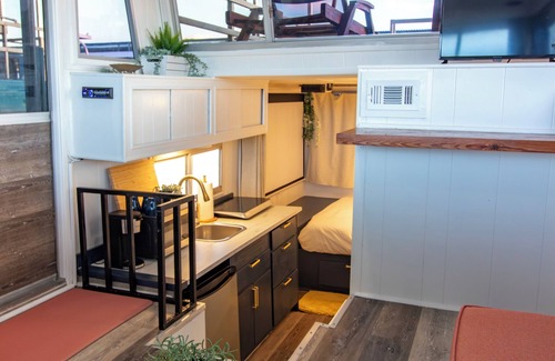 Azle Boat Rental | You're on a Boat 2! Charming Houseboat on Eagle Mountain Lake