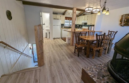 Big Bear Lake House | Your All-Season Chalet Basecamp – A/C + Unmatched Location!
