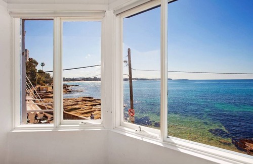 Manly Apartment | Your best choice of direct Beach front accommodation in Manly 2