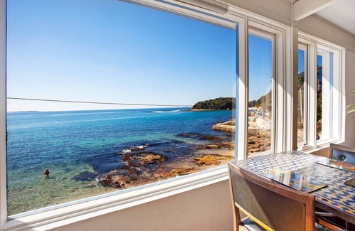 Manly Apartment | Your best choice of direct Beach front accommodation in Manly 2