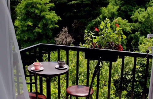 Kutaisi Apartment | Your Cozy 4-Bedroom Stay at Villa on the Hill in Kutaisi