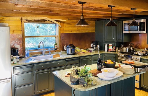 Coeur d'Alene Cabin | Your Dream Getaway - Large Cabin in Coeur D'Alene