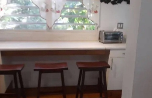 The Valley House | Your Dream Home Awaits: 3-Bedroom Retreat, Close to Everything