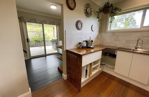 North Batemans Bay House | Your Family Retreat Awaits -Spacious home Sleeps 8 (Up to 11 Upon Request)