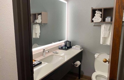 Wasilla Hotel | Your Gateway to Adventure in Alaska | Lakefront Stay