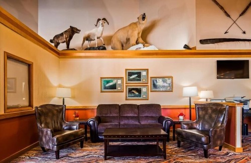 Wasilla Hotel | Your Gateway to Adventure in Alaska | Lakefront Stay