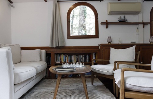 Villepinte Boat Rental | Your guest cabin in a luxury barge on the Canal du Midi