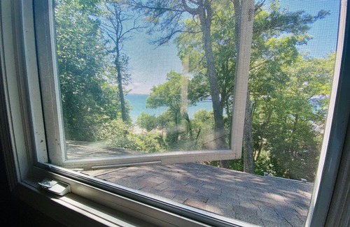 Harbor Springs House | Your Harbor Springs Beach Front Vacation Awaits! Weekly discounts available.