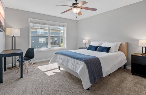 Lake Elmo House | Your Home Away From Home! Cozy & Clean Conveniently Located Townhome!
