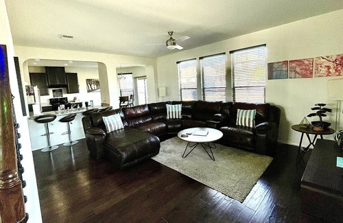 Del Valle House | Your Home Away From Home - Entire 2,200 SF