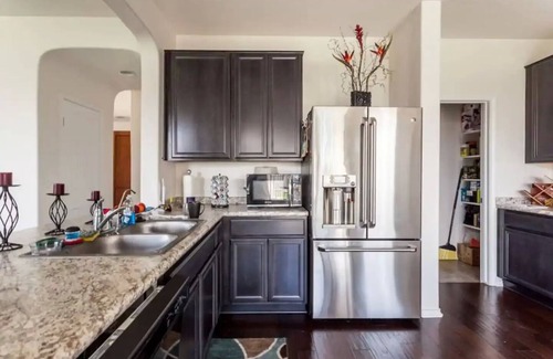 Del Valle House | Your Home Away From Home - Entire 2,200 SF