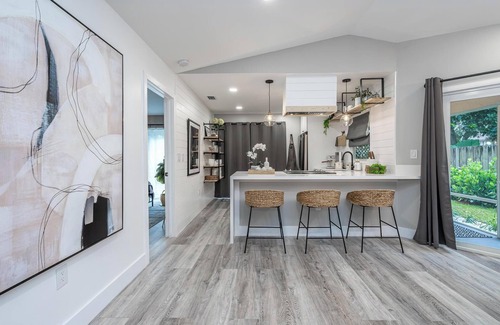 Davie House | Your-Home-Away-From-Home.
