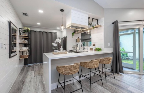 Davie House | Your-Home-Away-From-Home.