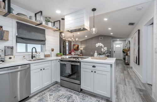 Davie House | Your-Home-Away-From-Home.