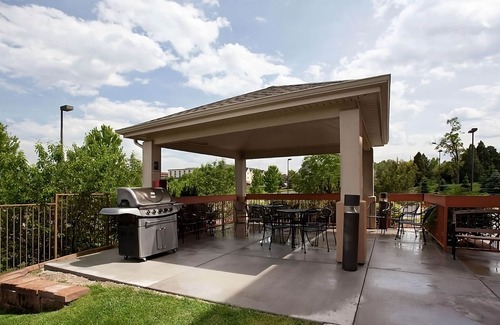 Golden Apartment | Your Home Away From Home! Pet-Friendly Stay with Kitchenette!
