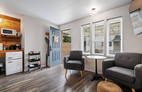 Long Beach Hotel | Your Home Away From Home! Pet-friendly, Free Parking, Near Long Beach Boardwalk