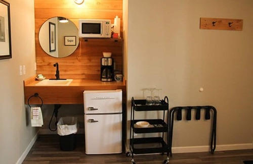 Long Beach Hotel | Your Home Away From Home! Pet-friendly, Free Parking, Near Long Beach Boardwalk