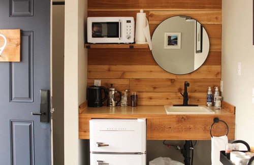 Long Beach Hotel | Your Home Away From Home! Pet-friendly, Free Parking, Near Long Beach Boardwalk