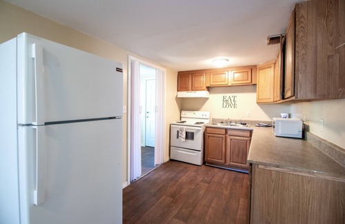 Pascagoula House | Your Home Away From Home! Contractor Special. 28 days or more only.
