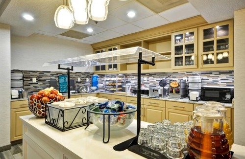 Camelback East Hotel | Your Home in Paradise! Free Breakfast, Full Kitchen, Pool, Pets Allowed!